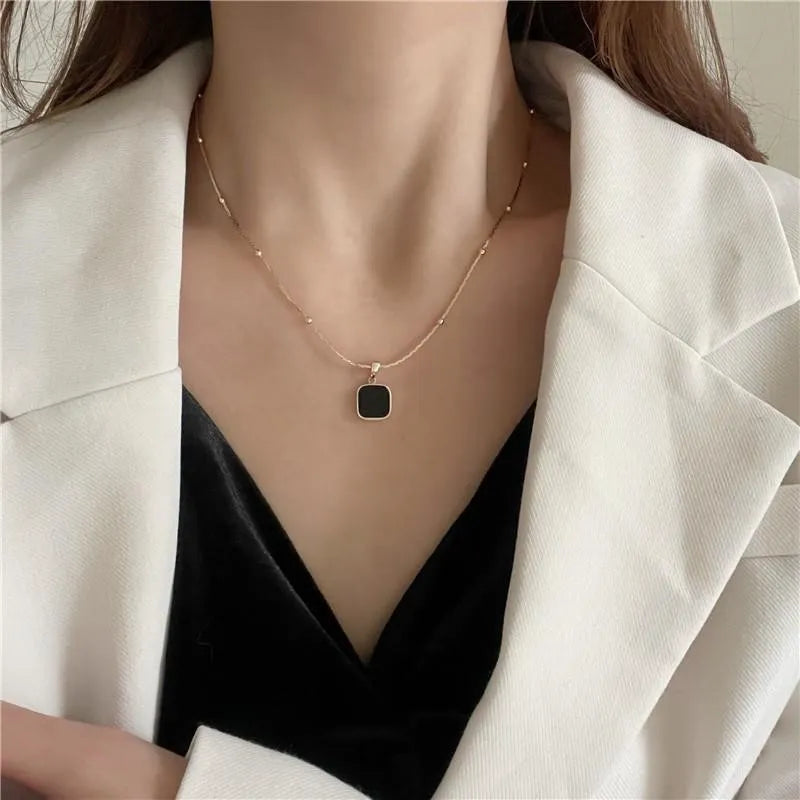 "NOIR" - PENDANT NECKLACE